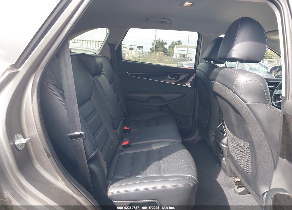 2019 KIA SORENTO 3.3L EX VIN: 5XYPHDA56KG547201