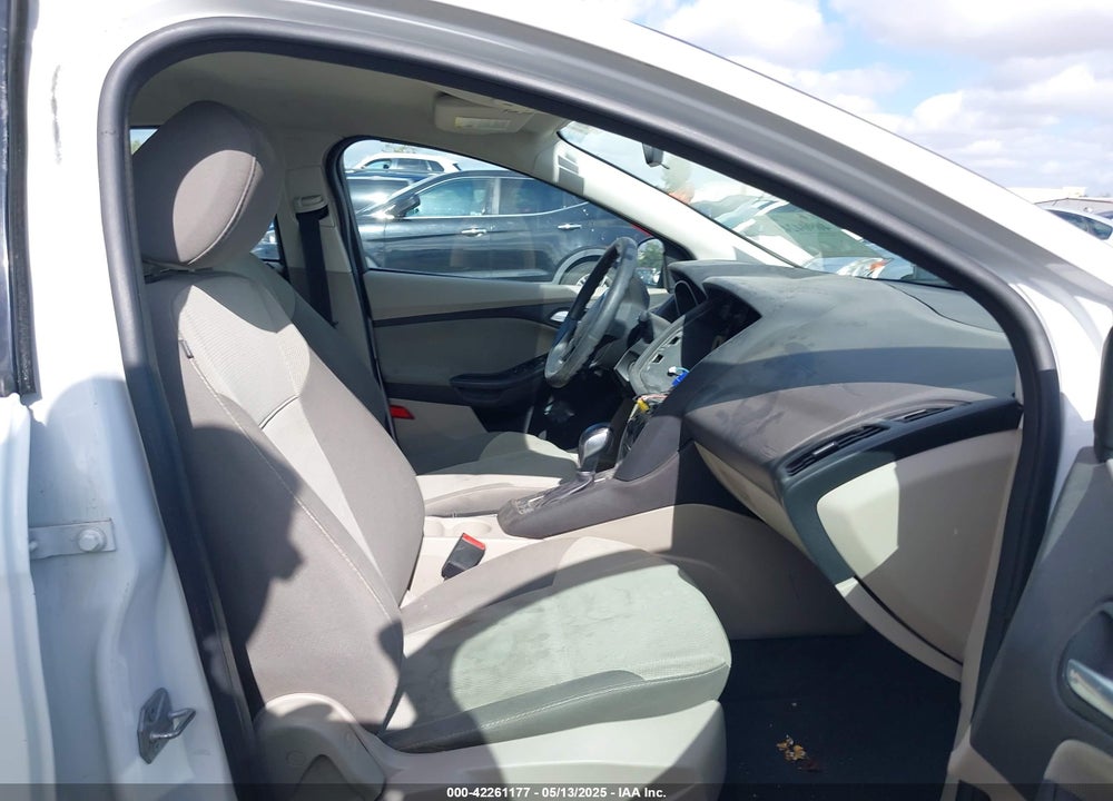 2014 FORD FOCUS VIN: 1FADP3F22EL119588
