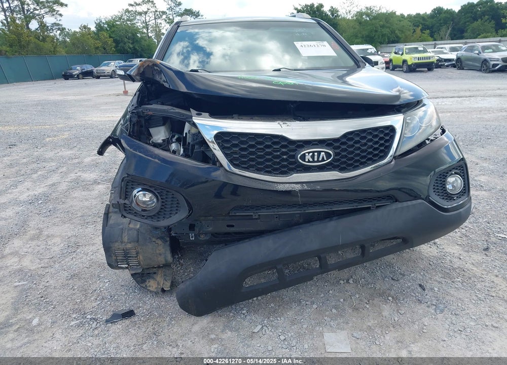 2011 KIA SORENTO LX VIN: 5XYKT3A12BG174173