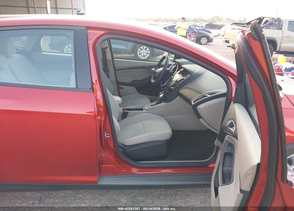 2018 FORD FOCUS VIN: 1FADP3K23JL286574