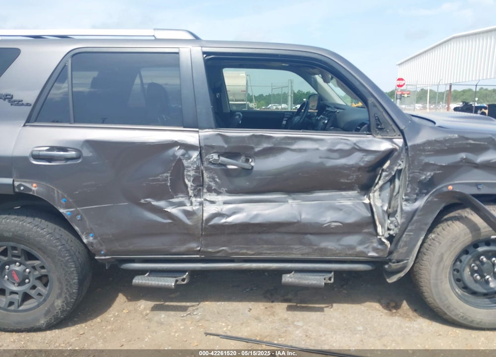 2018 TOYOTA 4RUNNER VIN: JTEBU5JRXJ5588321