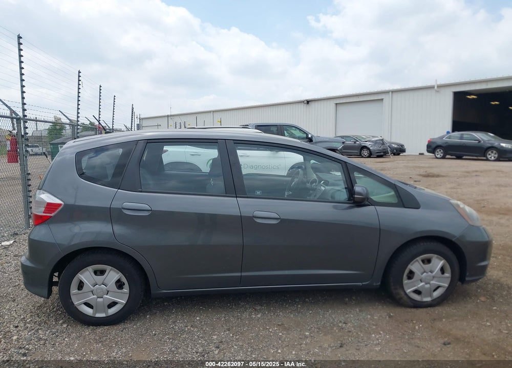 2013 HONDA FIT VIN: JHMGE8H3XDC026329