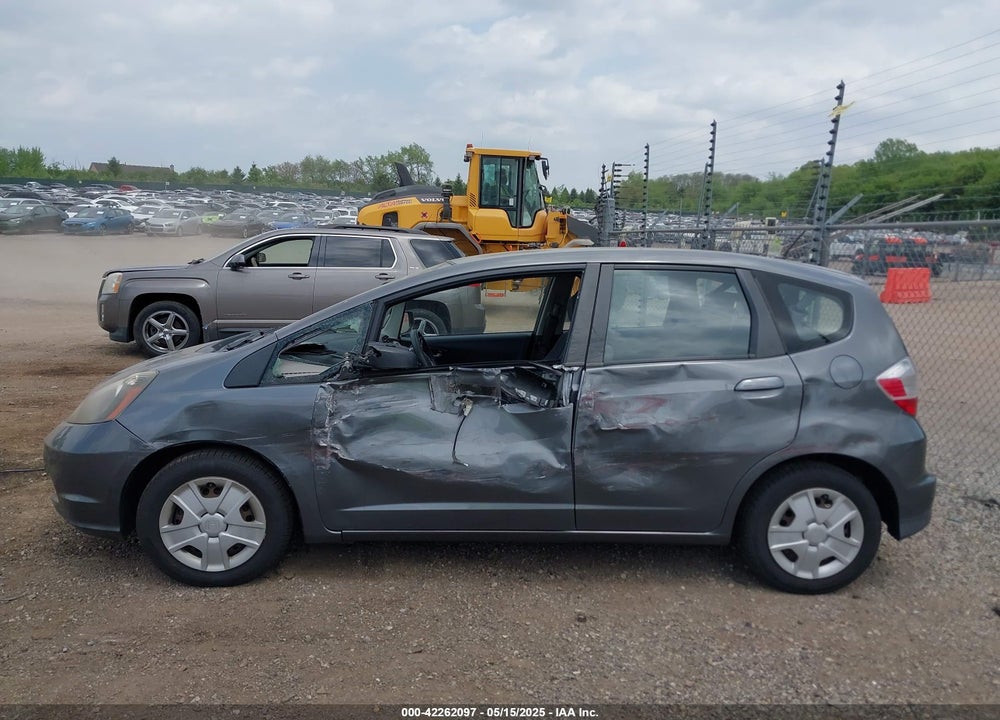2013 HONDA FIT VIN: JHMGE8H3XDC026329