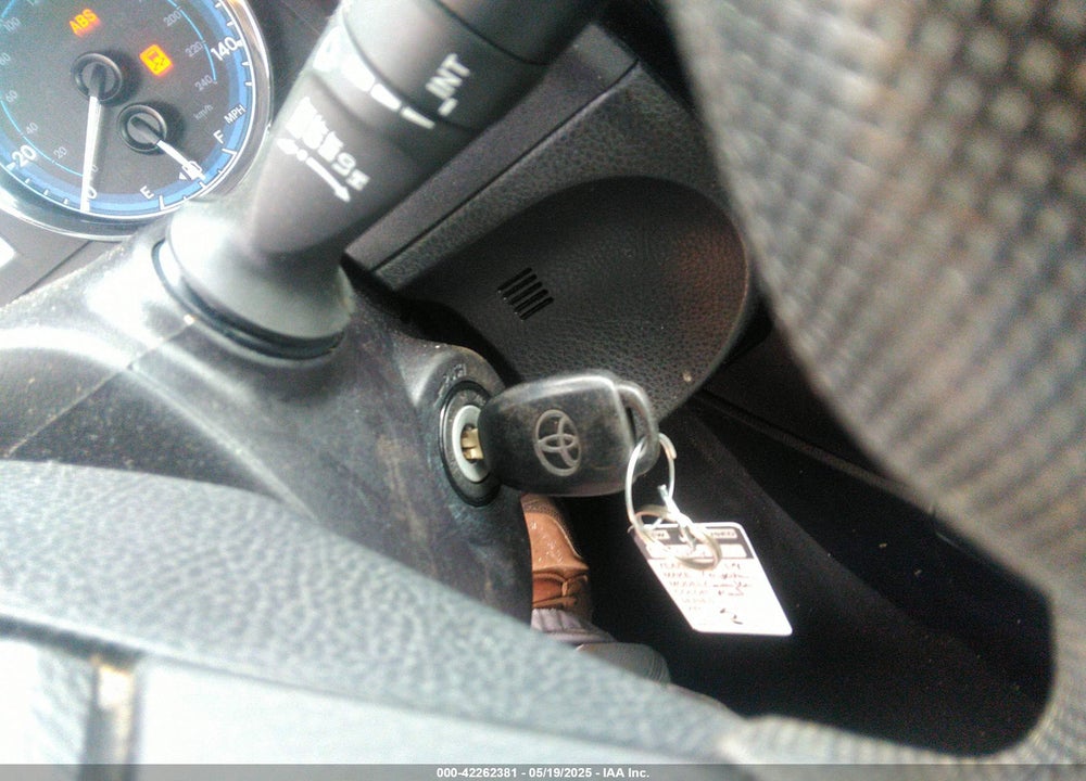 2019 TOYOTA COROLLA LE VIN: 2T1BURHE0KC212830