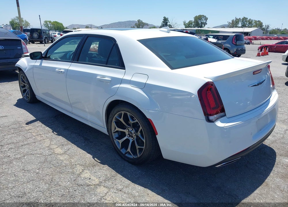 2018 CHRYSLER 300 VIN: 2C3CCABTXJH144349