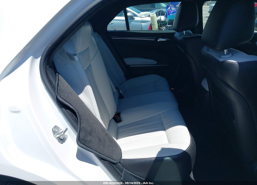 2018 CHRYSLER 300 VIN: 2C3CCABTXJH144349