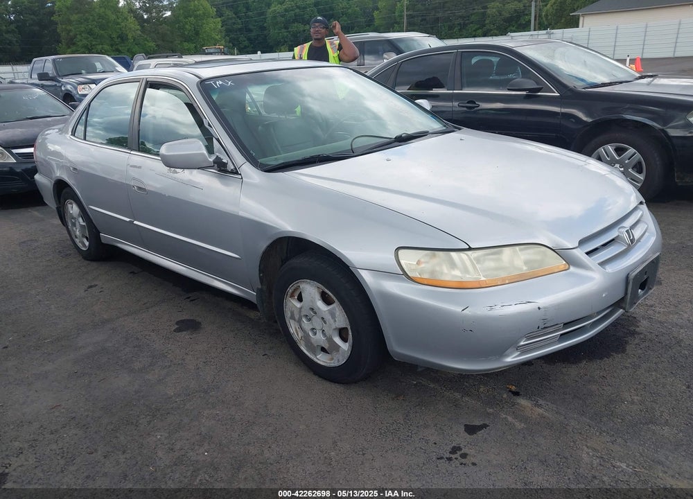 2002 HONDA ACCORD 3.0 EX VIN: 1HGCG165X2A077751