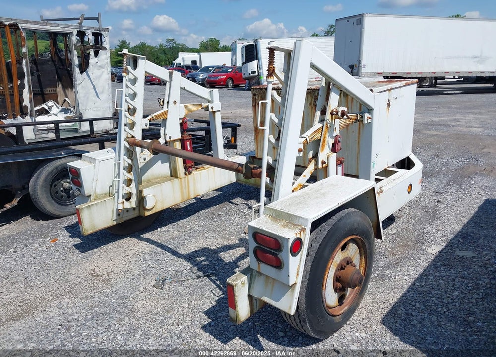 2002 KIEFER BUILT INC --- VIN: 1DVDC12182A008590