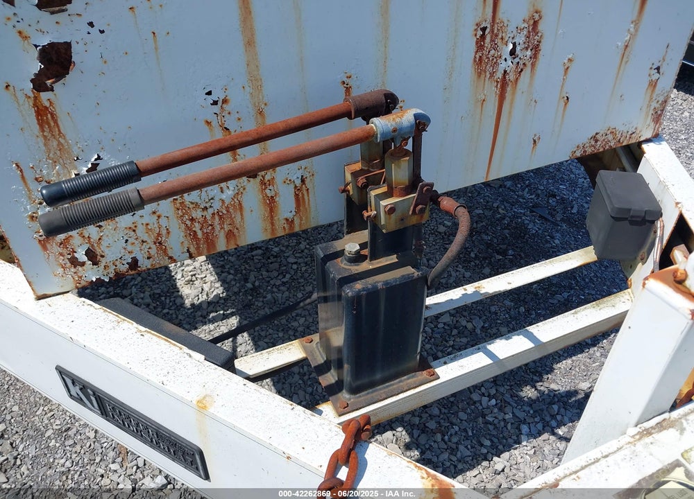 2002 KIEFER BUILT INC --- VIN: 1DVDC12182A008590