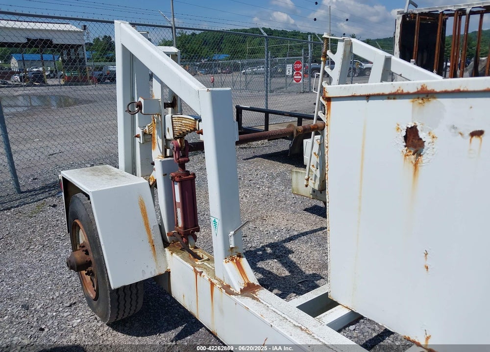 2002 KIEFER BUILT INC --- VIN: 1DVDC12182A008590