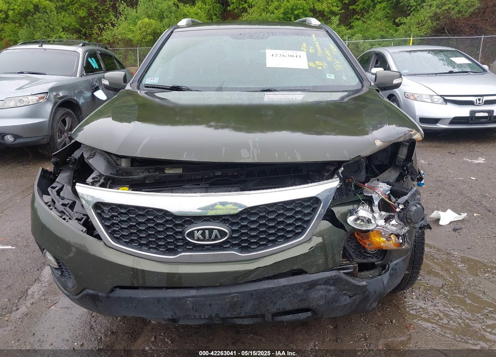 2011 KIA SORENTO VIN: 5XYKTDA13BG163902