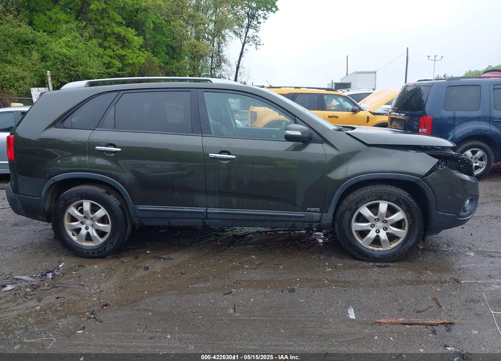 2011 KIA SORENTO VIN: 5XYKTDA13BG163902