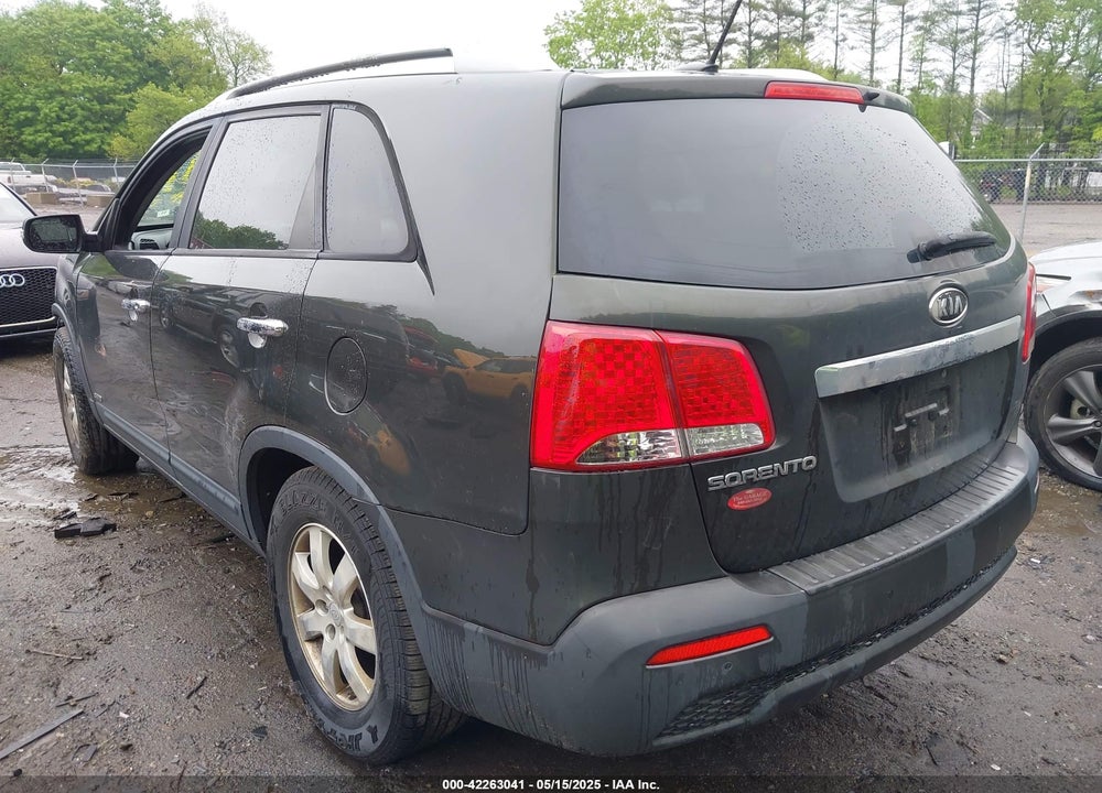 2011 KIA SORENTO VIN: 5XYKTDA13BG163902