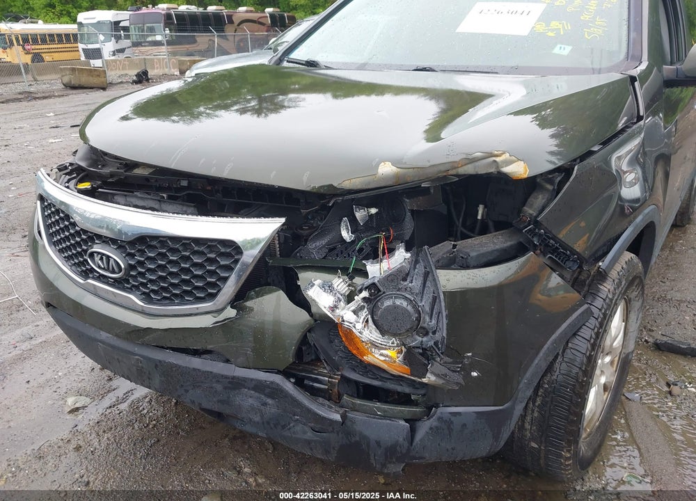 2011 KIA SORENTO VIN: 5XYKTDA13BG163902