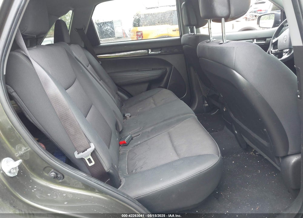 2011 KIA SORENTO VIN: 5XYKTDA13BG163902