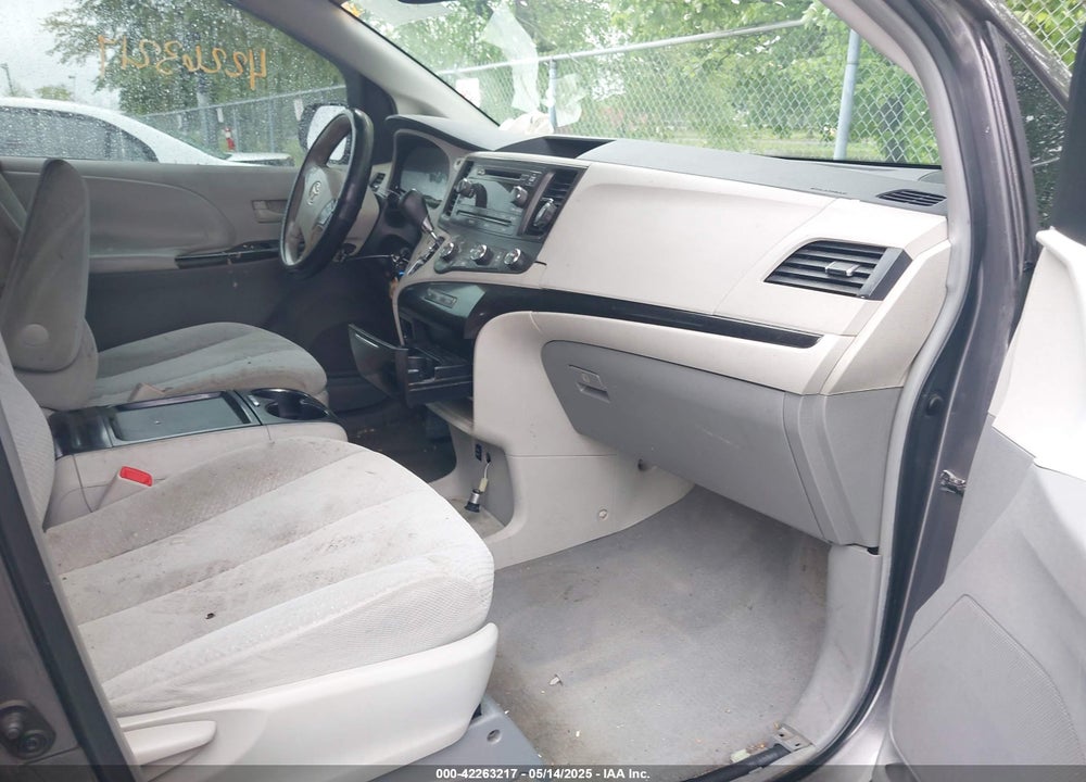 2011 TOYOTA SIENNA LE V6/LE V6 AUTO ACCESS SEAT VIN: 5TDKK3DC9BS089608