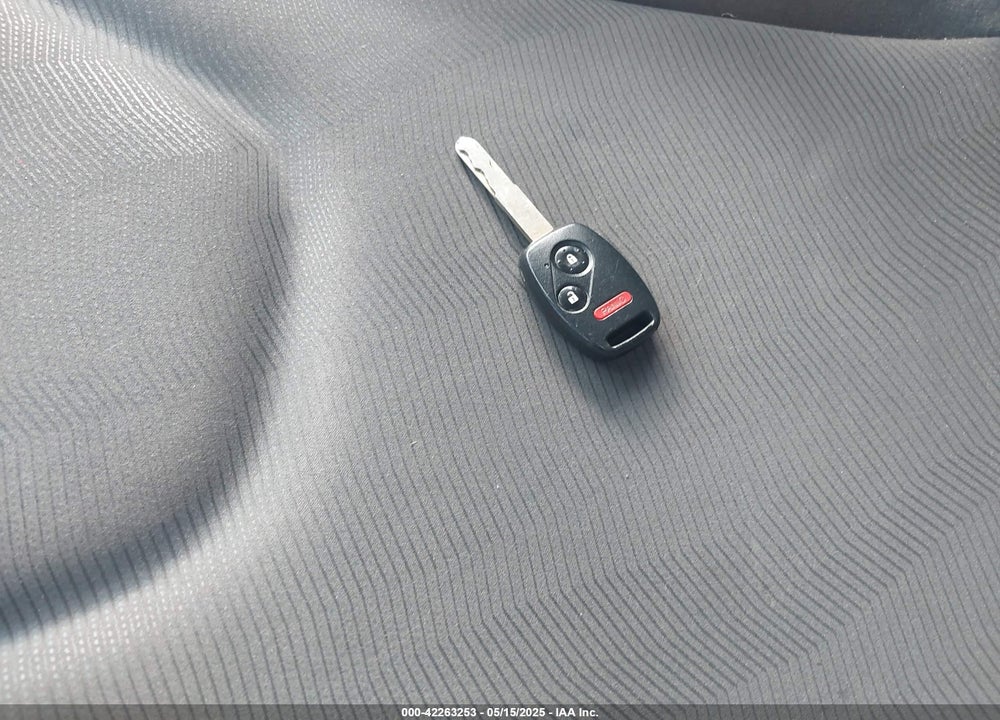 2011 HONDA FIT VIN: JHMGE8H30BC011383