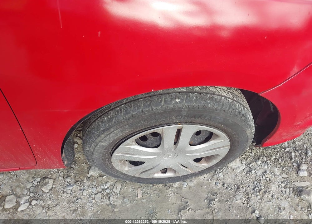 2011 HONDA FIT VIN: JHMGE8H30BC011383