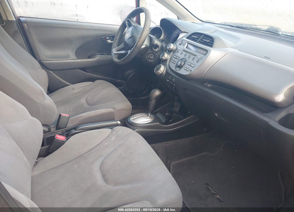 2011 HONDA FIT VIN: JHMGE8H30BC011383