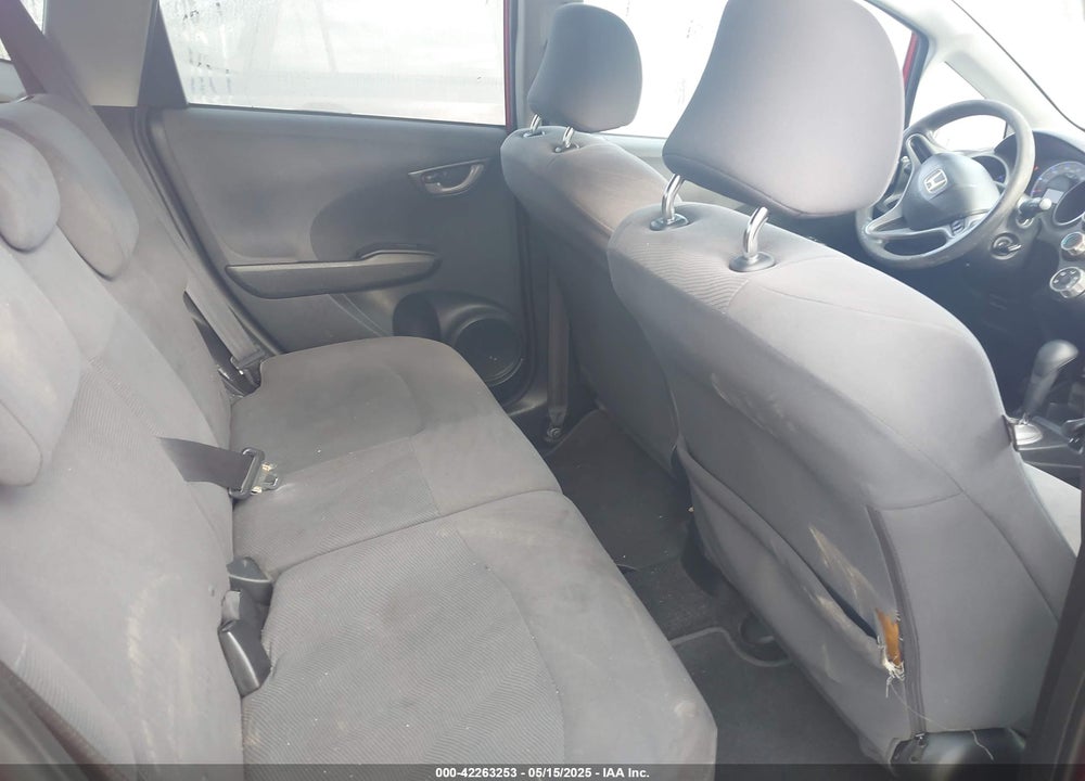 2011 HONDA FIT VIN: JHMGE8H30BC011383