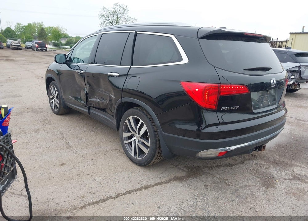 2018 HONDA PILOT VIN: 5FNYF5H97JB027040