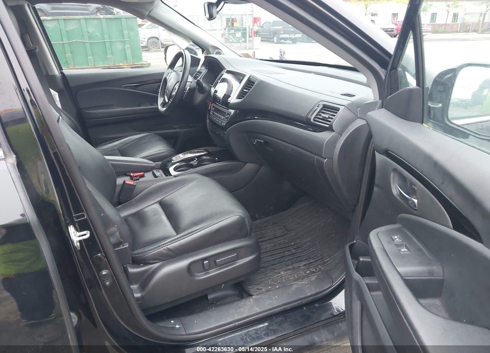 2018 HONDA PILOT VIN: 5FNYF5H97JB027040