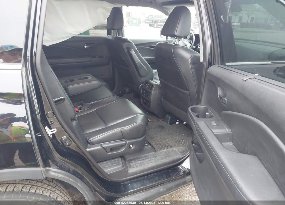 2018 HONDA PILOT VIN: 5FNYF5H97JB027040