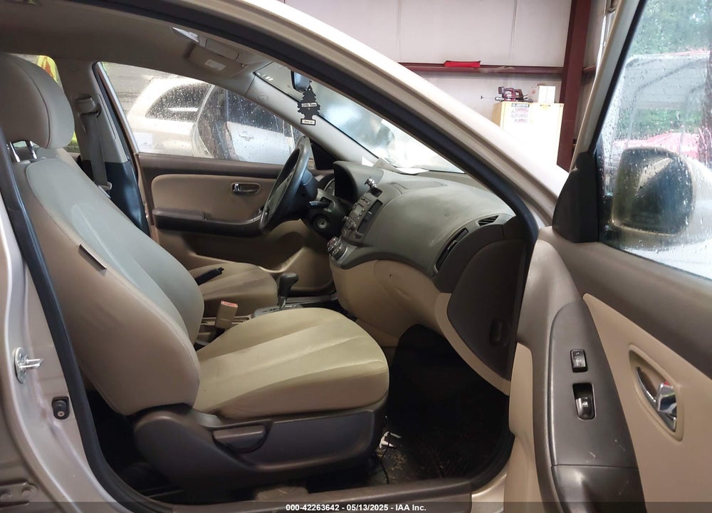 2010 HYUNDAI ELANTRA VIN: KMHDU4AD4AU194570