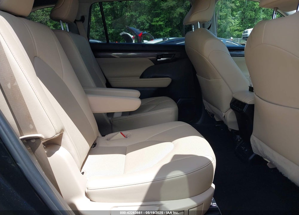 2023 TOYOTA HIGHLANDER LIMITED VIN: 5TDKDRAH8PS000437