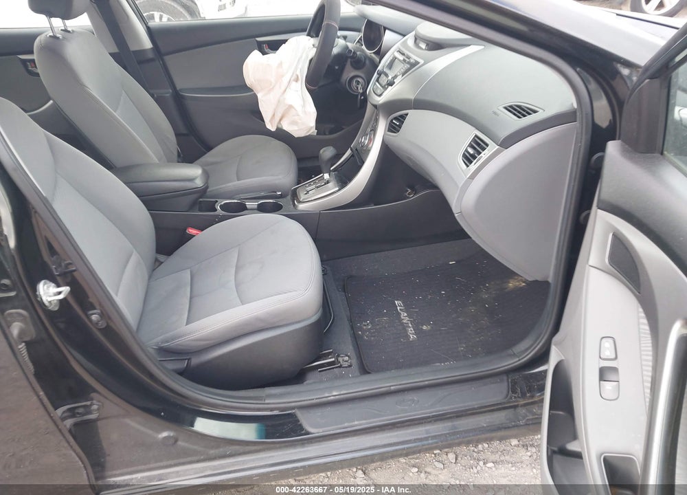 2013 HYUNDAI ELANTRA VIN: 5NPDH4AE0DH330631