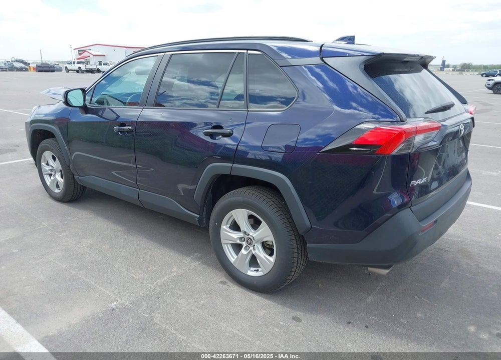 2021 TOYOTA RAV4 XLE VIN: 2T3P1RFV8MW237310