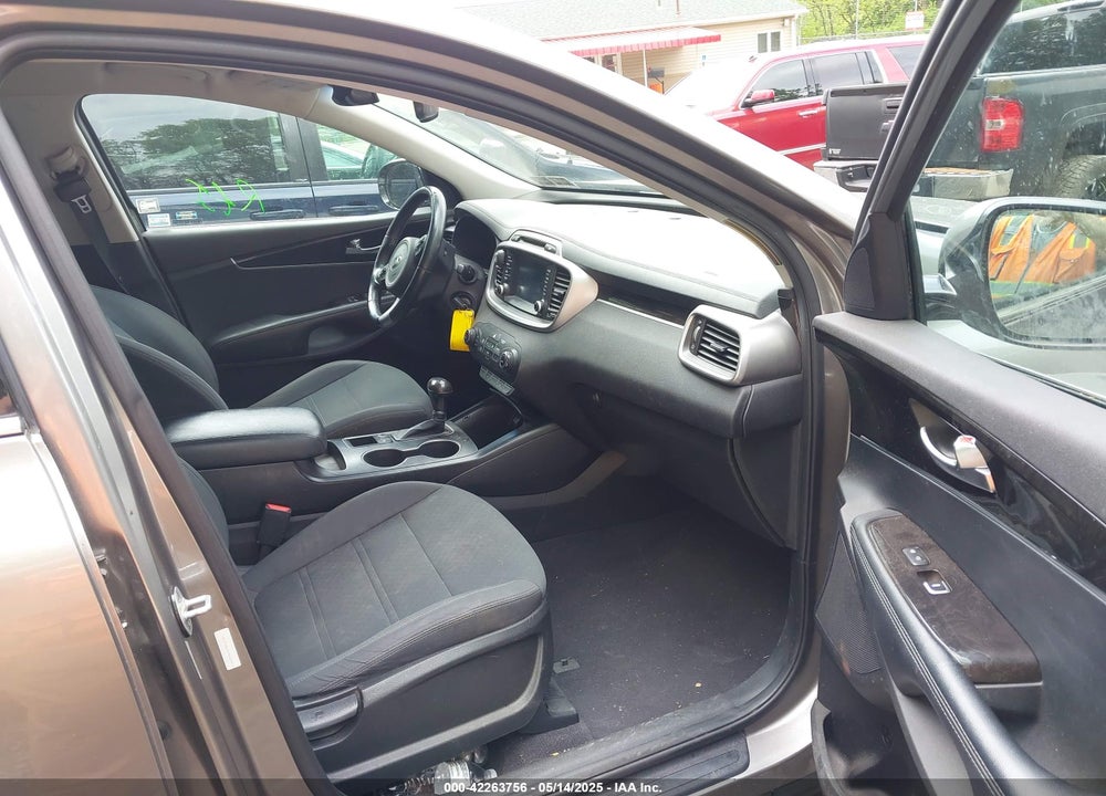 2017 KIA SORENTO 2.4L LX VIN: 5XYPGDA37HG239271