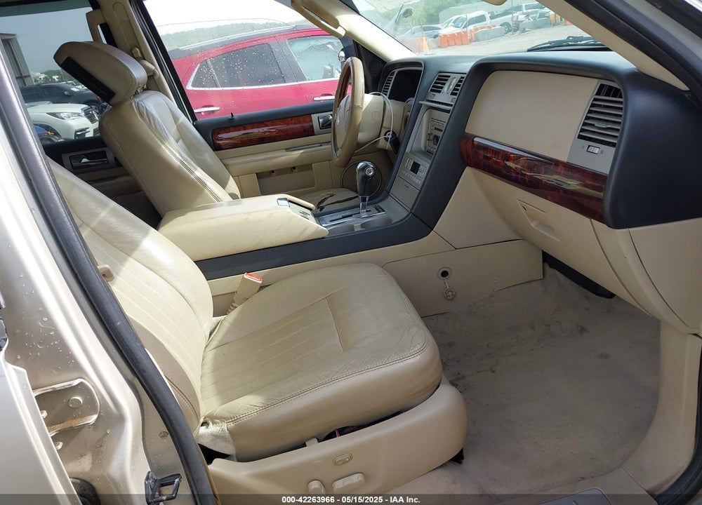 2005 LINCOLN NAVIGATOR VIN: 5LMFU28535LJ22179
