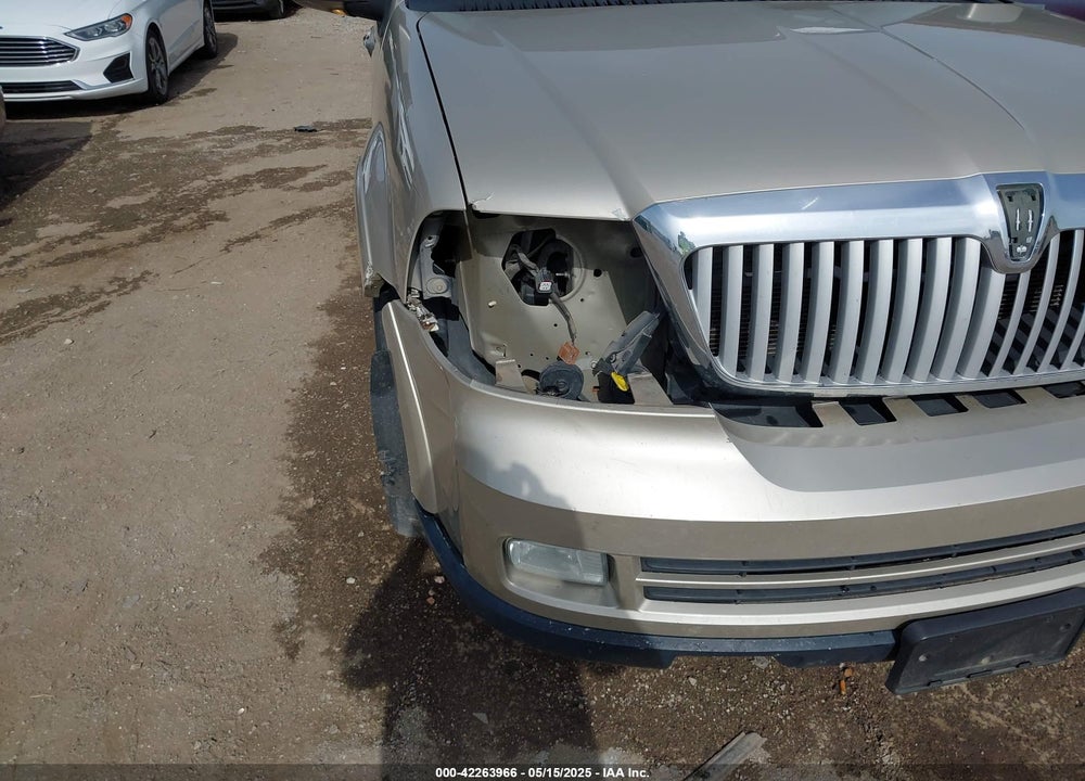 2005 LINCOLN NAVIGATOR VIN: 5LMFU28535LJ22179