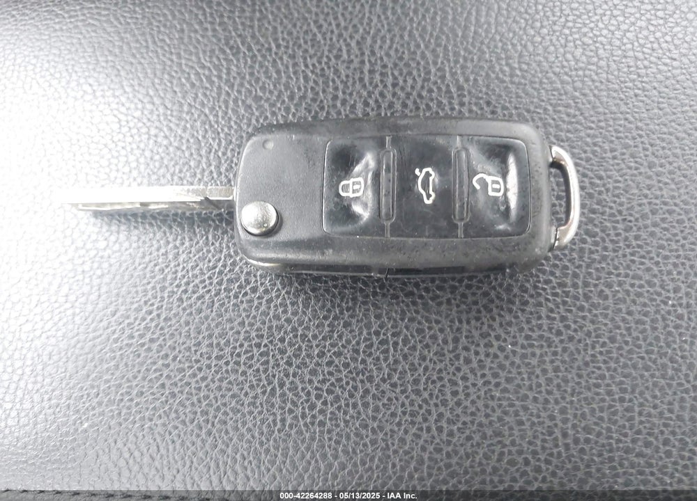 2013 VOLKSWAGEN JETTA 2.5L SE VIN: 3VWDX7AJ0DM427871