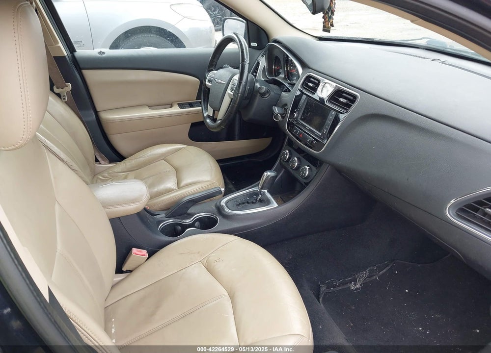 2011 CHRYSLER 200 VIN: 1C3BC2FG4BN505484