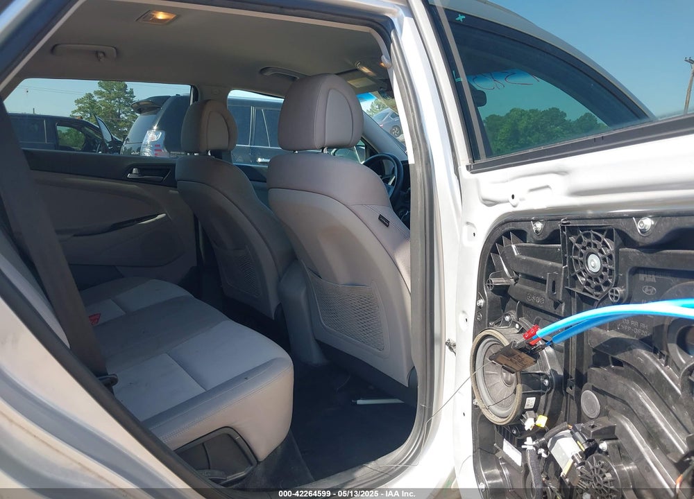 2016 HYUNDAI TUCSON VIN: KM8J33A46GU123508