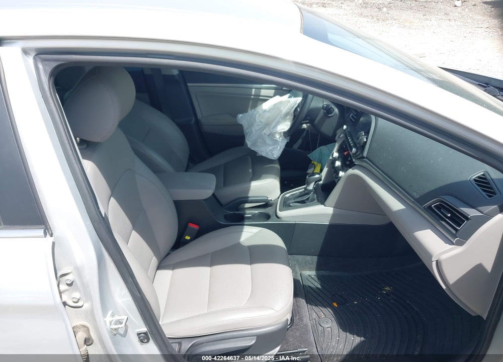 2019 HYUNDAI ELANTRA VIN: KMHD84LF4KU864915