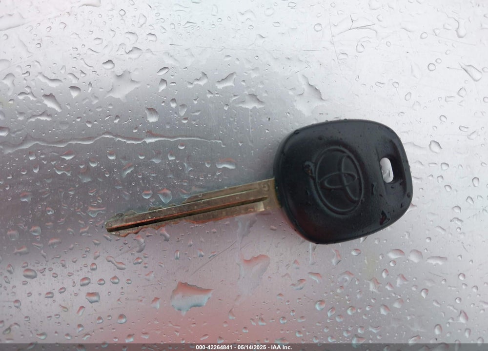 2011 TOYOTA SIENNA LE VIN: 5TDKK3DC7BS165746