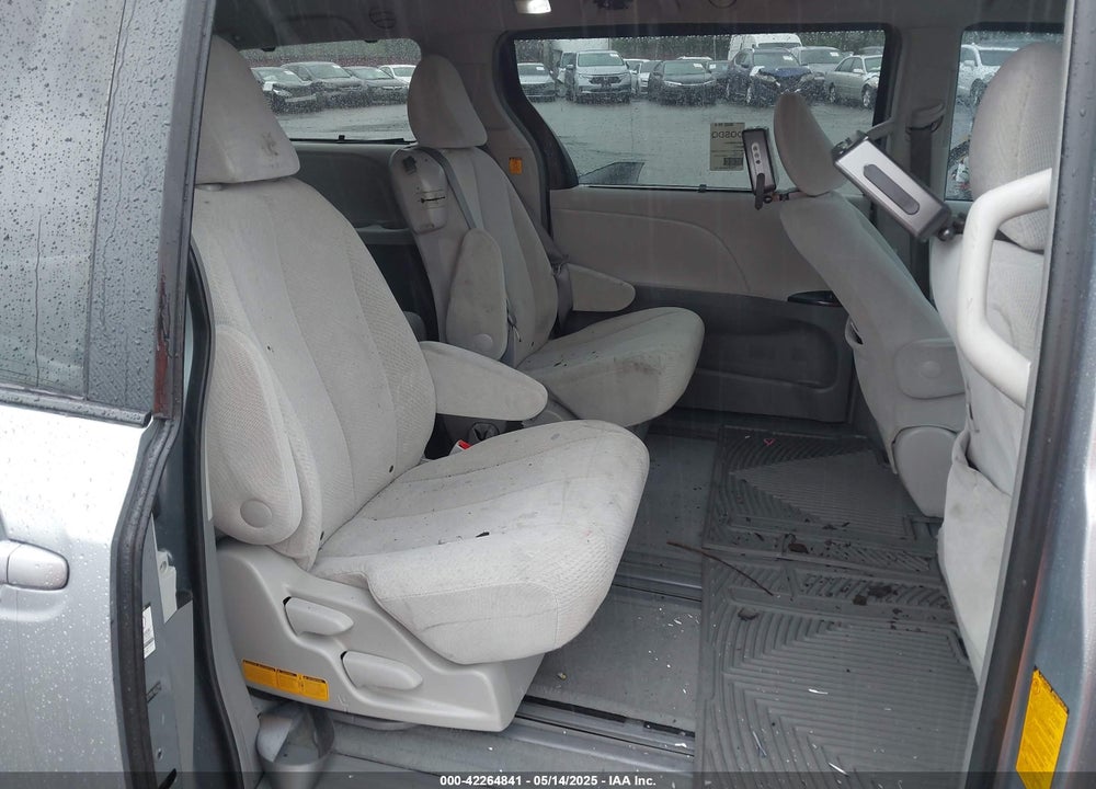 2011 TOYOTA SIENNA LE VIN: 5TDKK3DC7BS165746