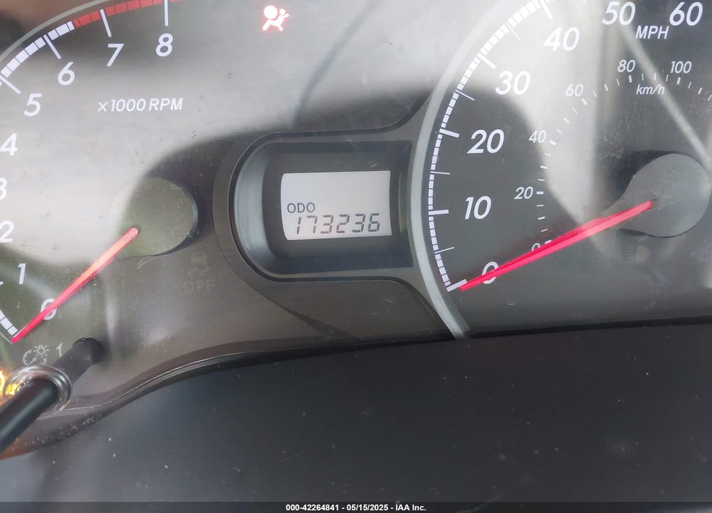 2011 TOYOTA SIENNA LE VIN: 5TDKK3DC7BS165746