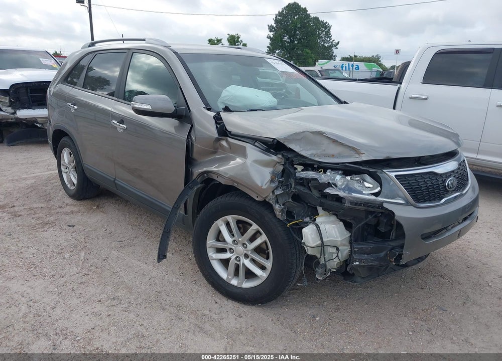 2014 KIA SORENTO LX VIN: 5XYKT3A67EG501313