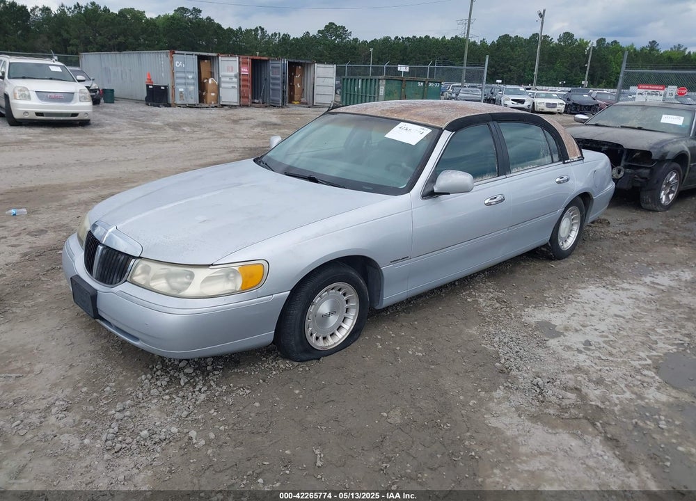 1998 LINCOLN TOWN CAR SIGNATURE VIN: 1LNFM82WXWY659028