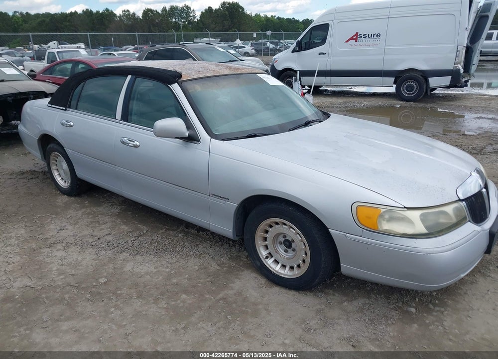 1998 LINCOLN TOWN CAR SIGNATURE VIN: 1LNFM82WXWY659028