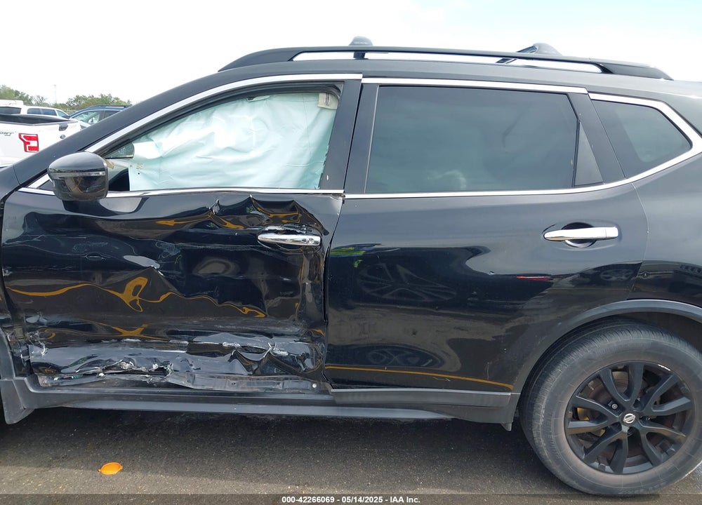 2017 NISSAN ROGUE SV VIN: 5N1AT2MT3HC879088