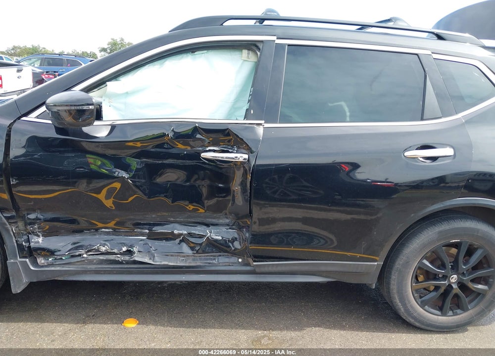 2017 NISSAN ROGUE SV VIN: 5N1AT2MT3HC879088