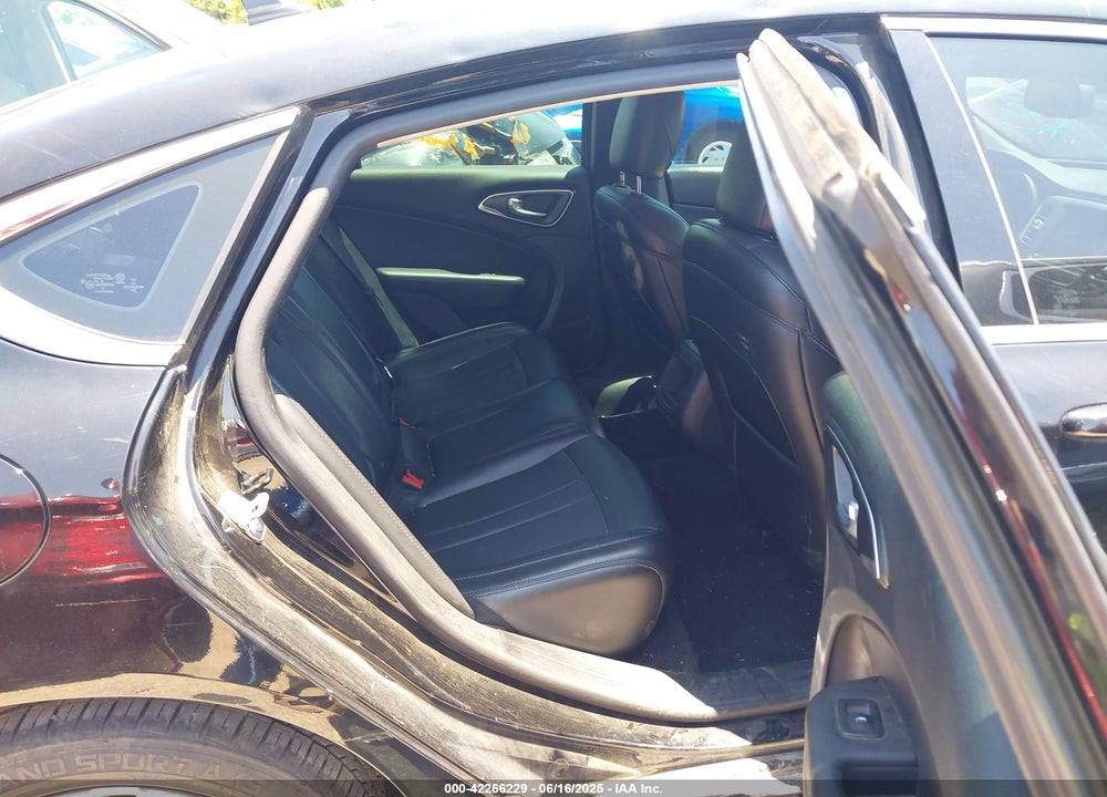 2016 CHRYSLER 200 VIN: 1C3CCCAB0GN178420