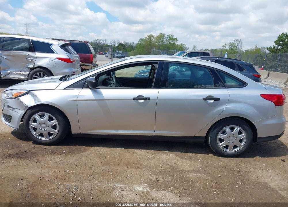 2016 FORD FOCUS VIN: 1FADP3E20GL288187