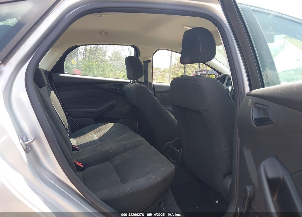 2016 FORD FOCUS VIN: 1FADP3E20GL288187