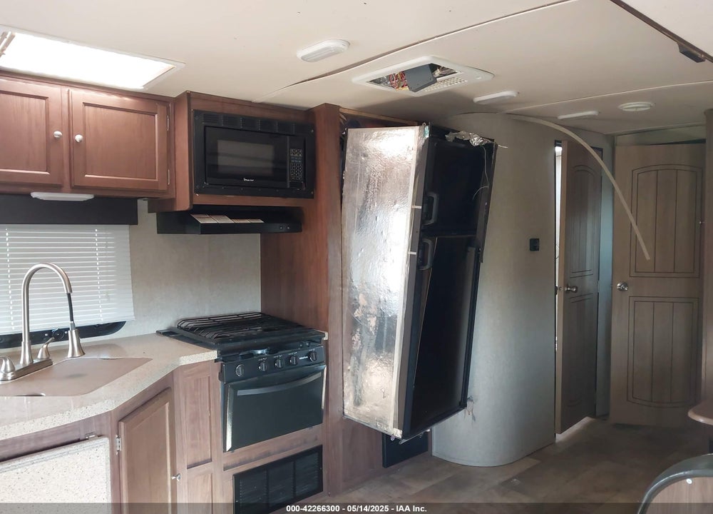 2017 FOREST RIVER PALOMINO SOLAIRE M-3 VIN: 4X4TPAH28HN021188
